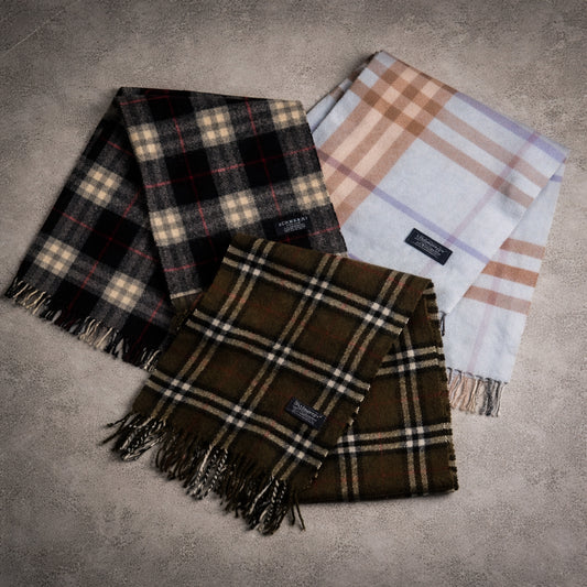 8x Burberry Scarfs